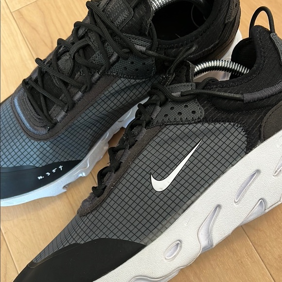 NIKE Men's React Live Running Shoe - Picture 2 of 16